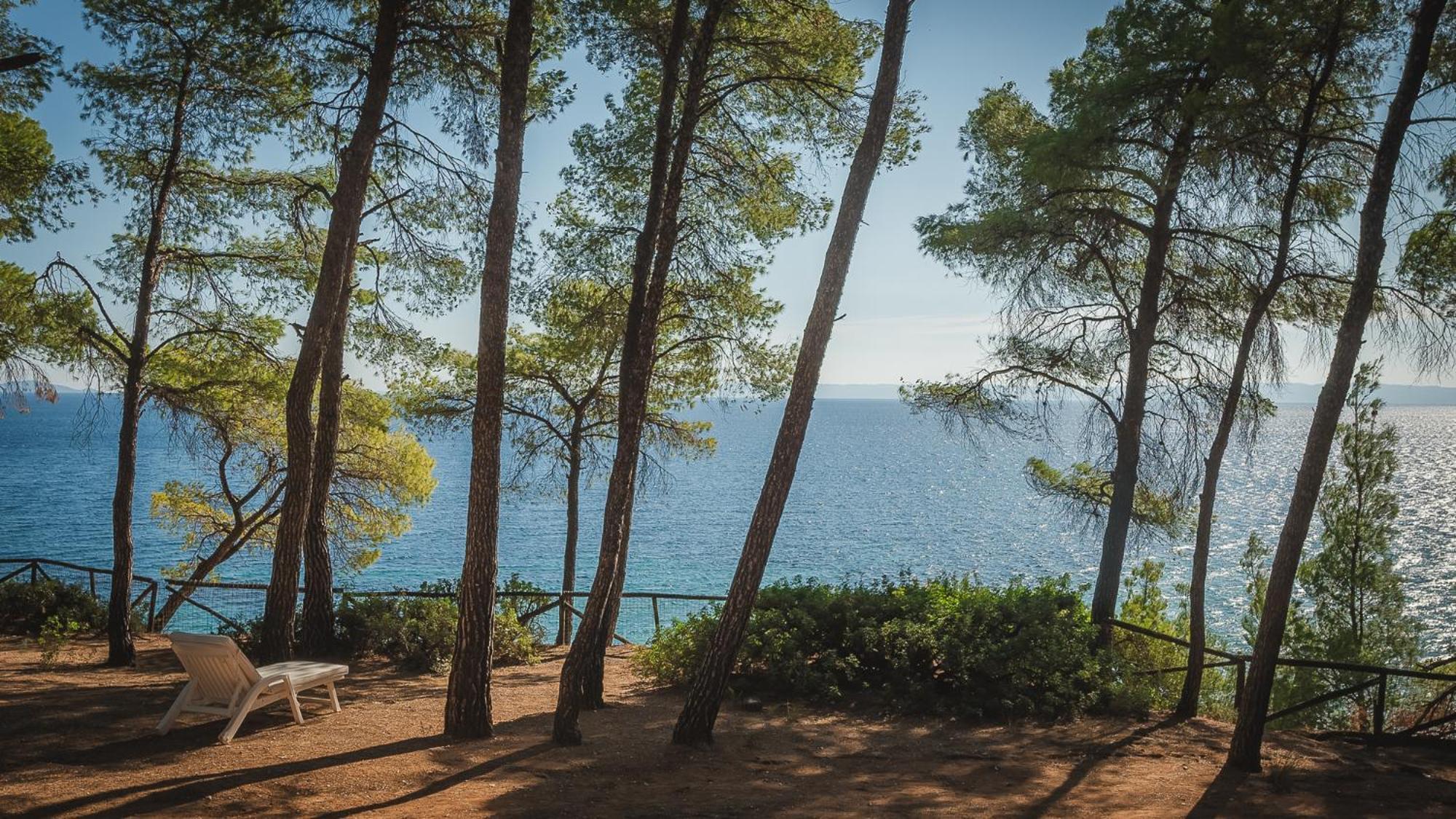 Squirrel Beach Front Villa, Metamorfosi Exterior photo
