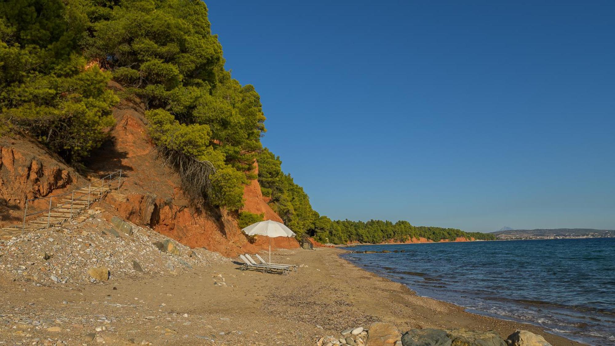Squirrel Beach Front Villa, Metamorfosi Exterior photo