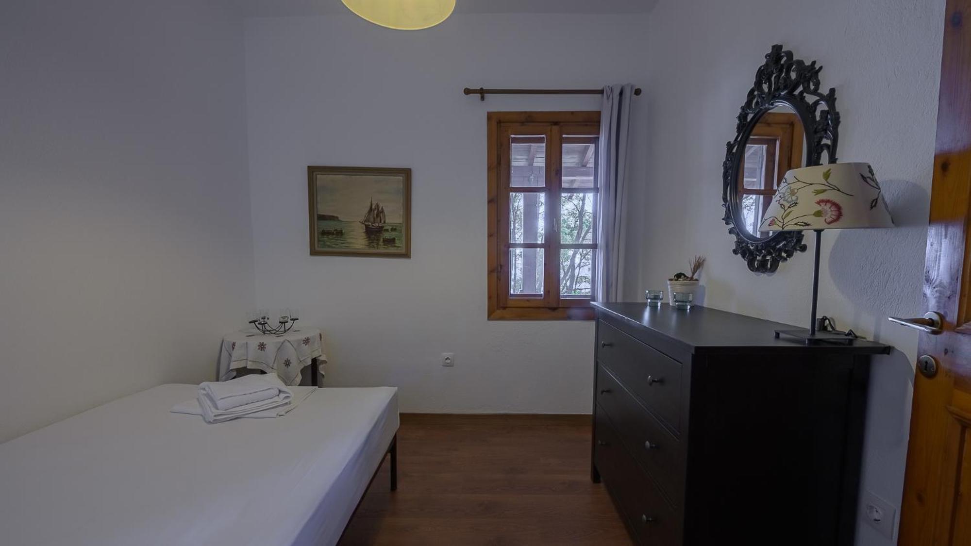 Squirrel Beach Front Villa, Metamorfosi Exterior photo